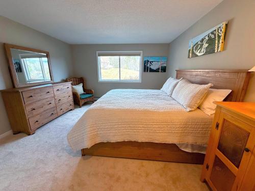 F4 Warm Fairway Village Townhome mountain views and large lawn So much to do - photo 60