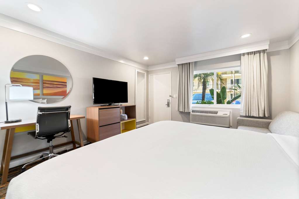 Days Inn by Wyndham San Diego Hotel Circle - photo 17