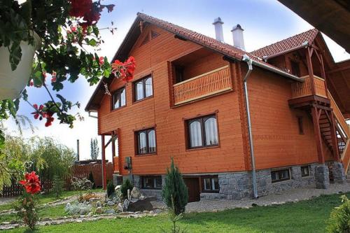 Zárug Vendégház — hotel in Lazarea
