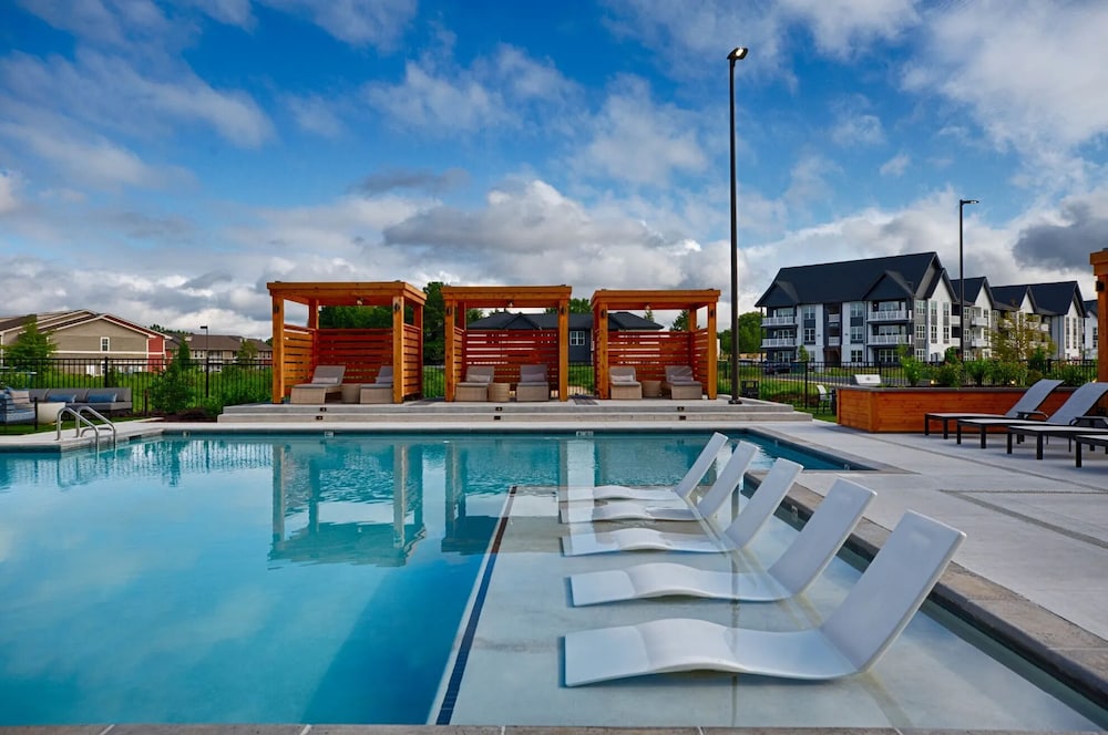 Landing Dry Creek Apartments — 4-Star Luxury Hotel in Huntsville, United States