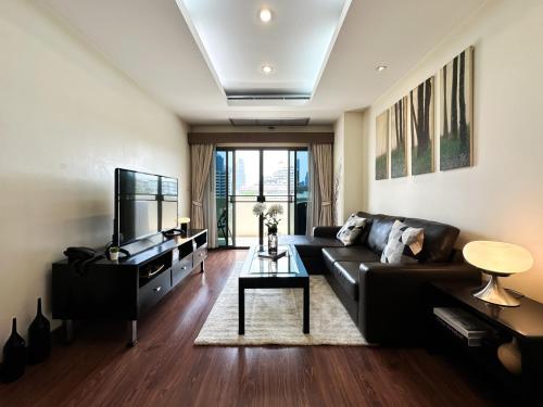 Vibrant Modern 57 SQM Ultra Fast WiFi BTS Thonglor