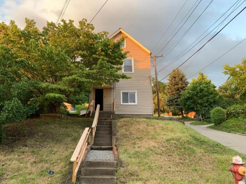 Cozy 3BR Getaway in Conway PA in Conway, United States