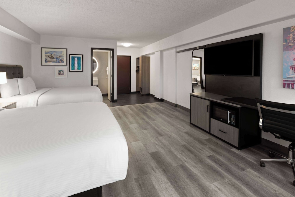La Quinta Inn & Suites Washington DC Capital NoMA - photo 8