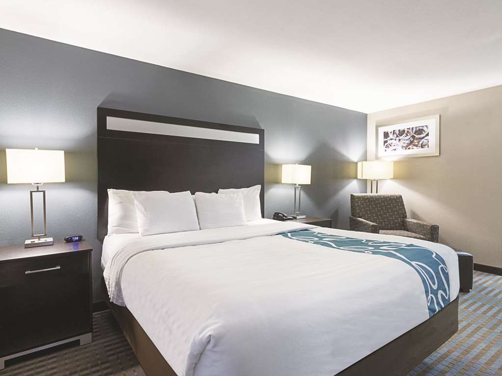 La Quinta Inn & Suites by Wyndham Glendive - photo 8