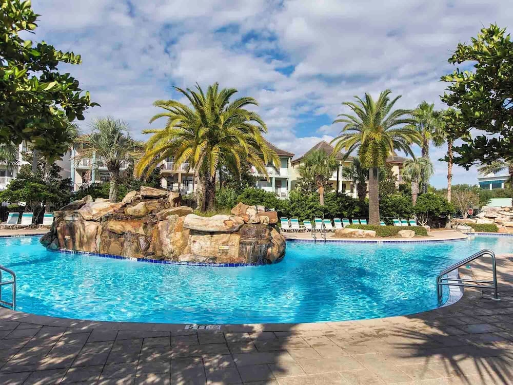 Sunny Beach by Southern Vacation Rentals — 4-Star Luxury Hotel in Destin, United States