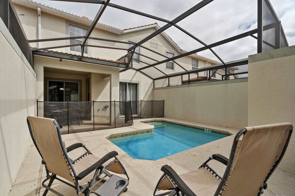 Spacious 4BR Townhome With Pool at Storey Lake - photo 19
