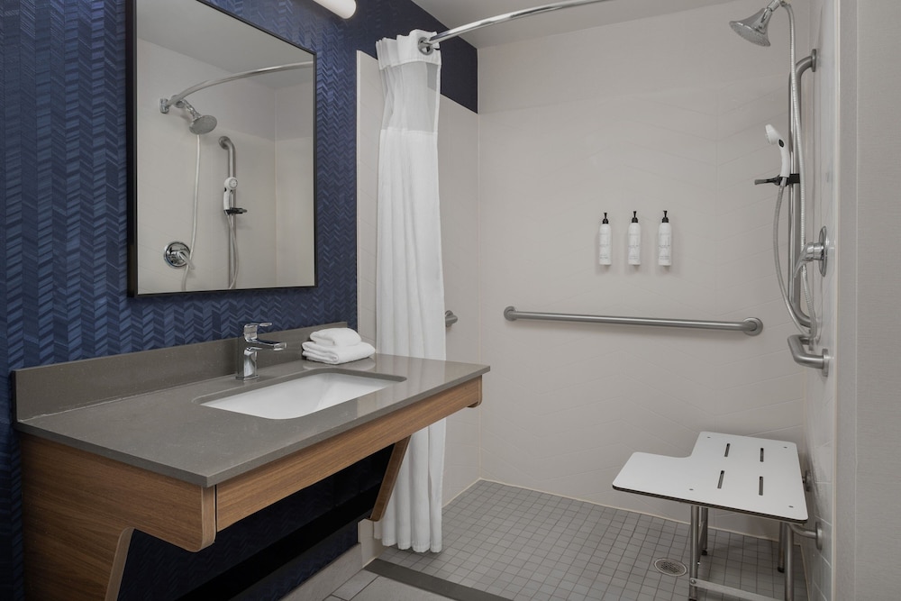 Fairfield Inn & Suites by Marriott Roanoke Hollins I 81 - photo 21