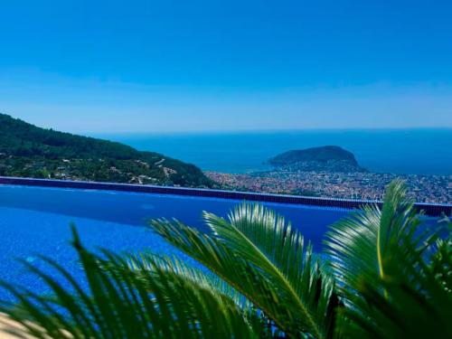 Qoople Villa Tepe with infinity pool and panoramic view — 4-Star Luxury Hotel in Alanya, Turkey