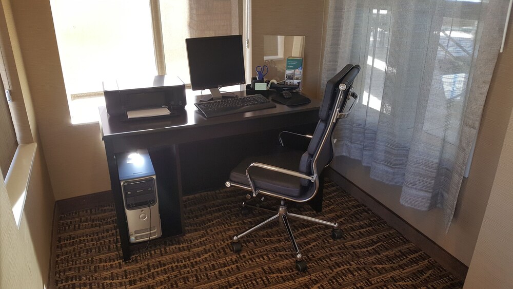 Comfort Inn & Suites Near University of Wyoming - photo 31