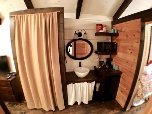 Tiny Home Cottage Near the Smokies #2 Lotte - photo 6