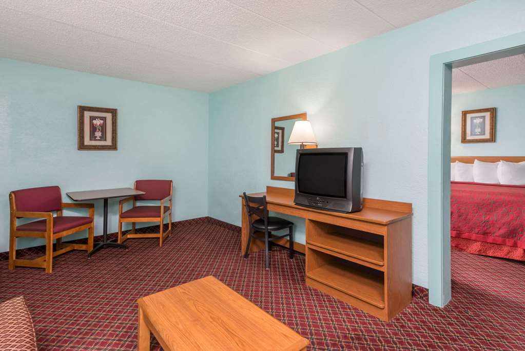 Days Inn & Suites by Wyndham Springfield on I 44 - photo 11