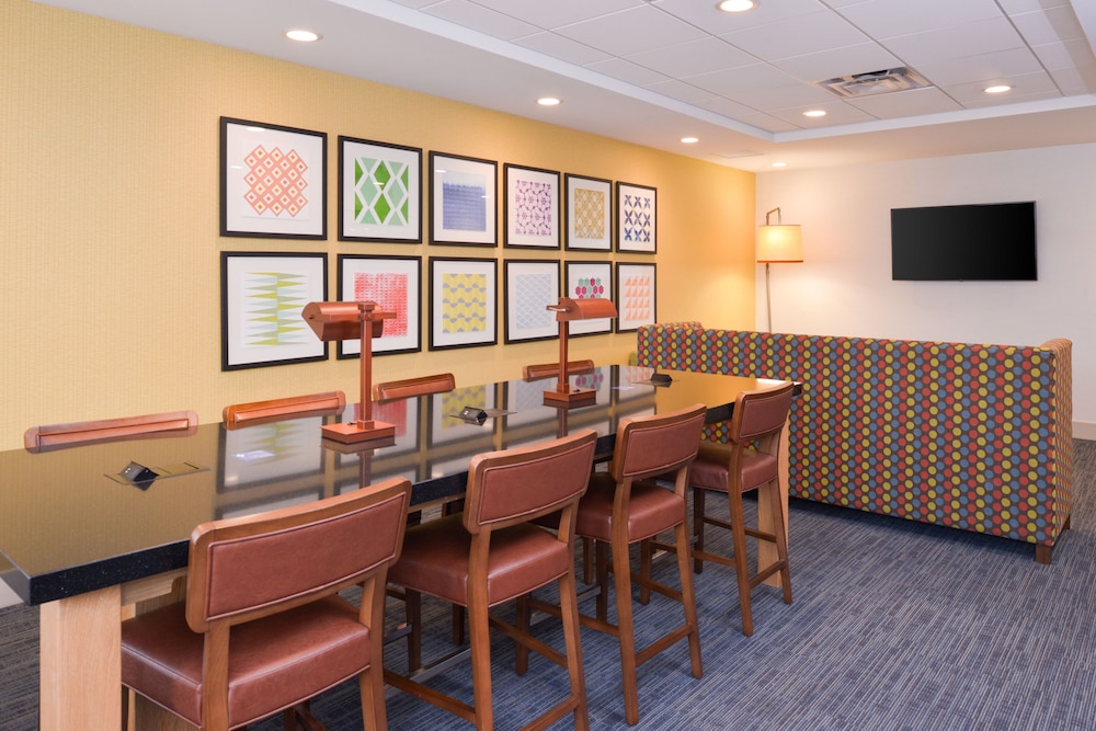 Holiday Inn Express & Suites Indianapolis Dtn Conv Ctr Area by IHG - photo 3