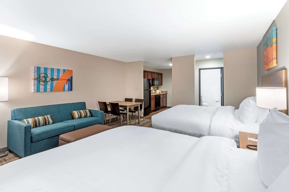 MainStay Suites Denver International Airport - photo 20