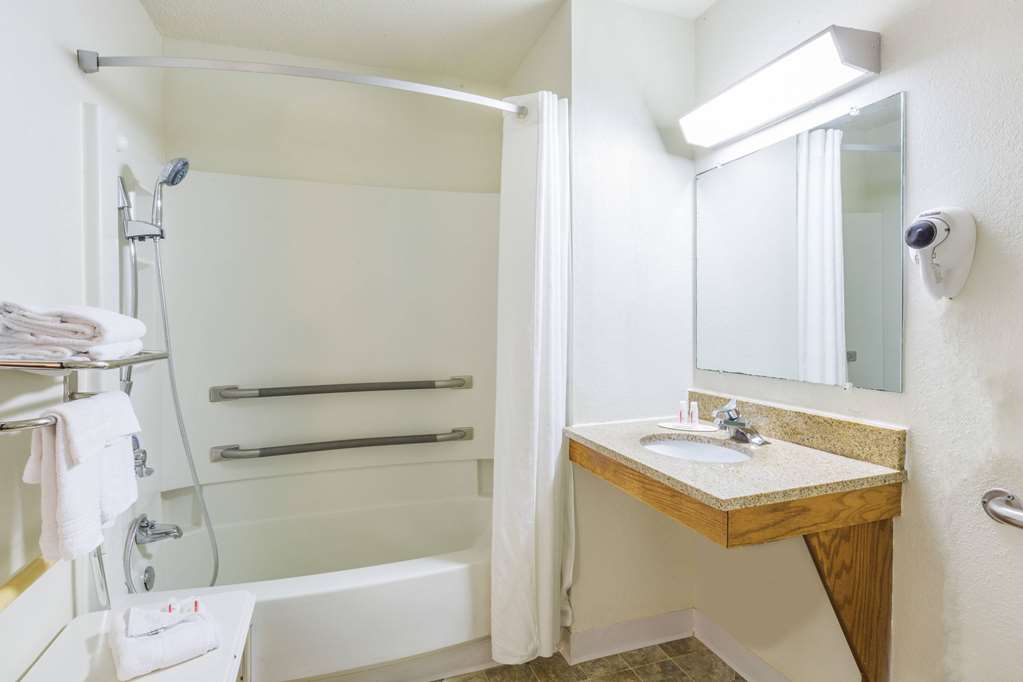 Super 8 by Wyndham East Stroudsburg Poconos - photo 8