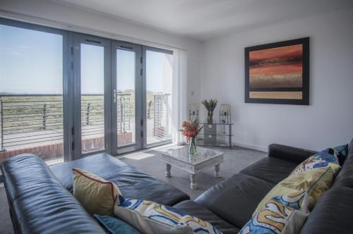 Maritime Quarter 2 Bedroom Apartment SA1 Beach Front Fishermans Way — 4-Star Luxury Hotel in Swansea, United Kingdom