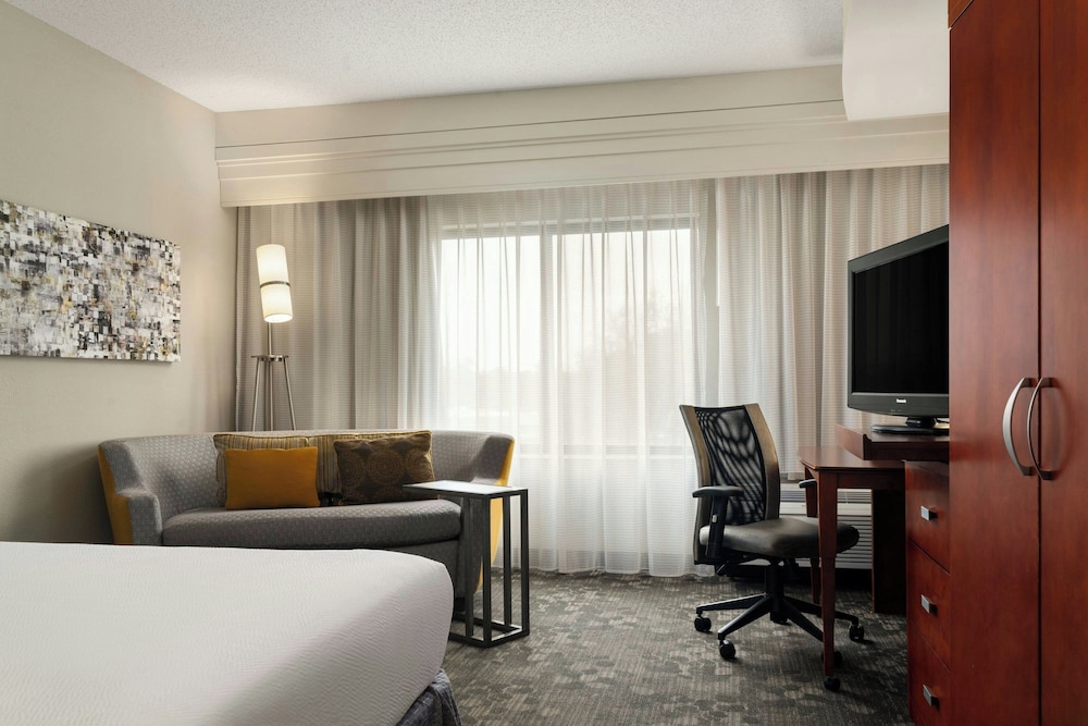 Courtyard by Marriott Salisbury - photo 18