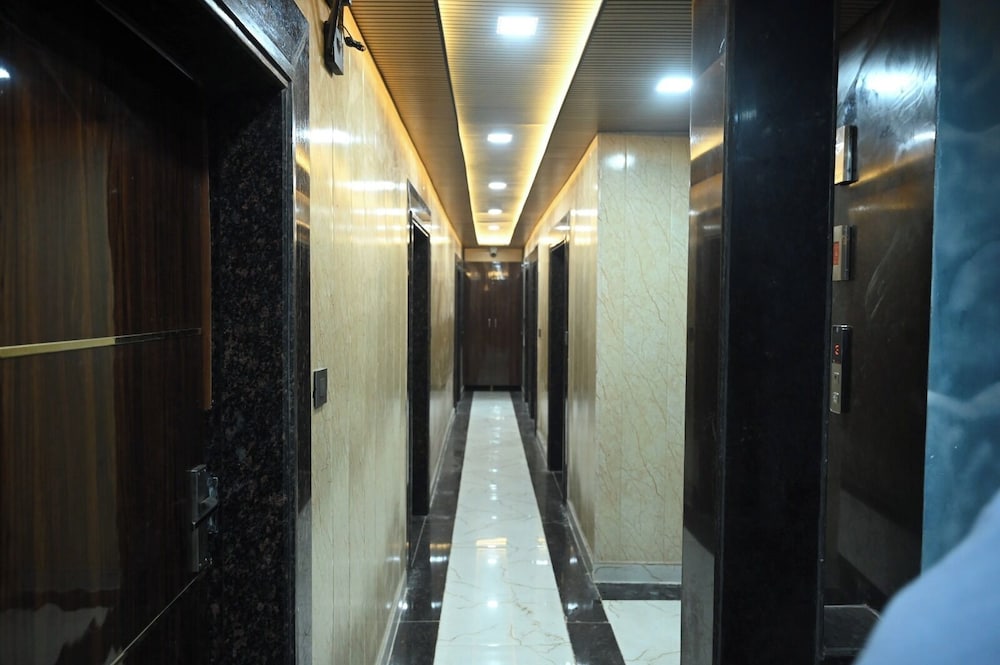 Hotel Kumar Continental — hotel in Jhusi