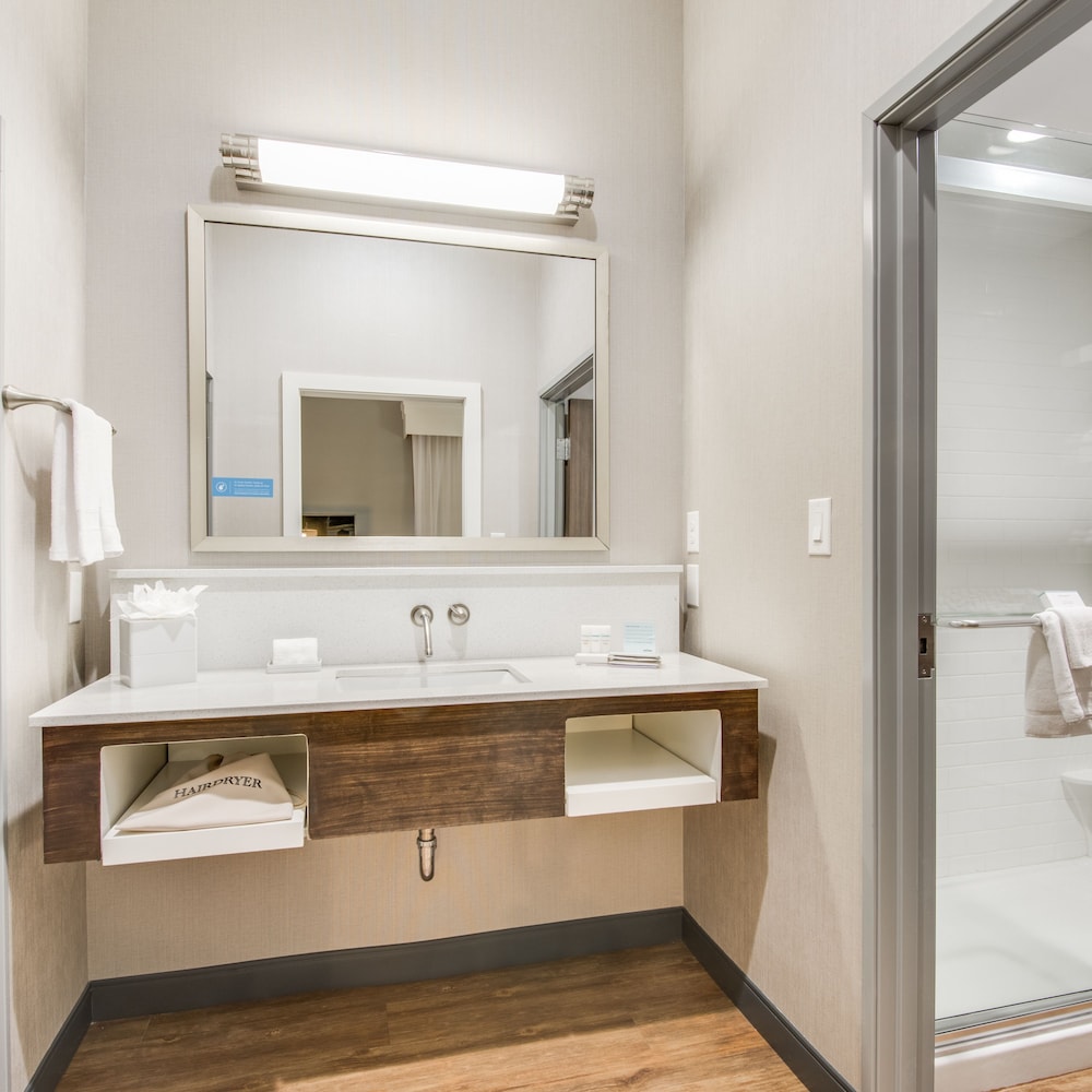 Hampton Inn & Suites Dallas Ft. Worth Airport South - photo 26