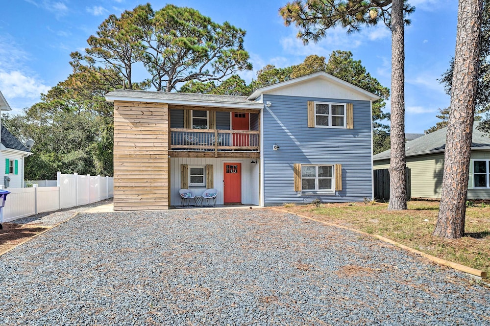 Picturesque Duplex Unit half Mi to the Beach — Oak Island — photo 2