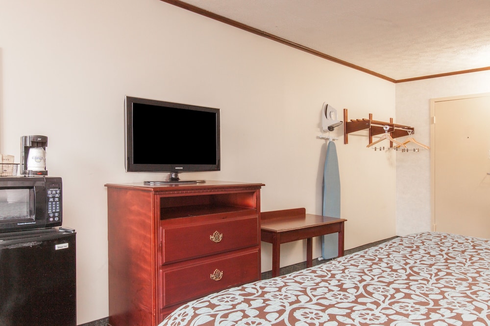 Schenectady Inn & Suites - photo 7