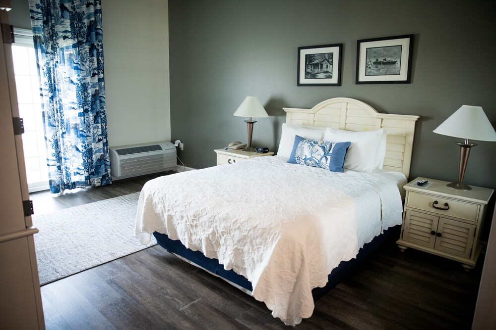 Bay Pointe Inn - photo 9