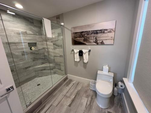 Entire Modern 7 Unit 7 Bath Boutique Inn - photo 5