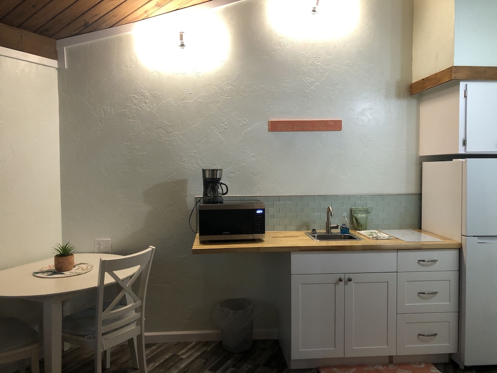 Kon Tiki Inn - photo 26