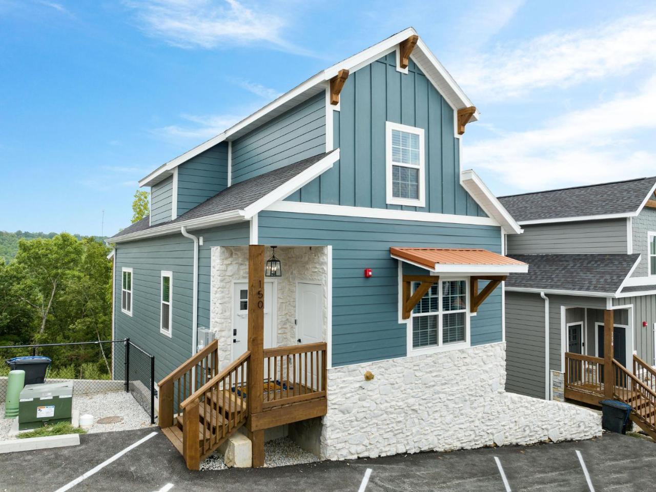 Serenity Point Lodge — 4-Star Luxury Hotel in Branson, United States