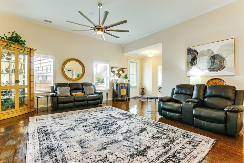 Community Pool Family friendly Savannah Retreat — hotel in Port Wentworth