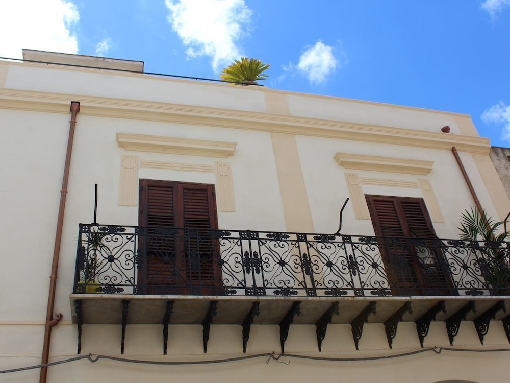Palazzo Taormina — 4-Star Luxury Hotel in Castellammare Del Golfo, Italy