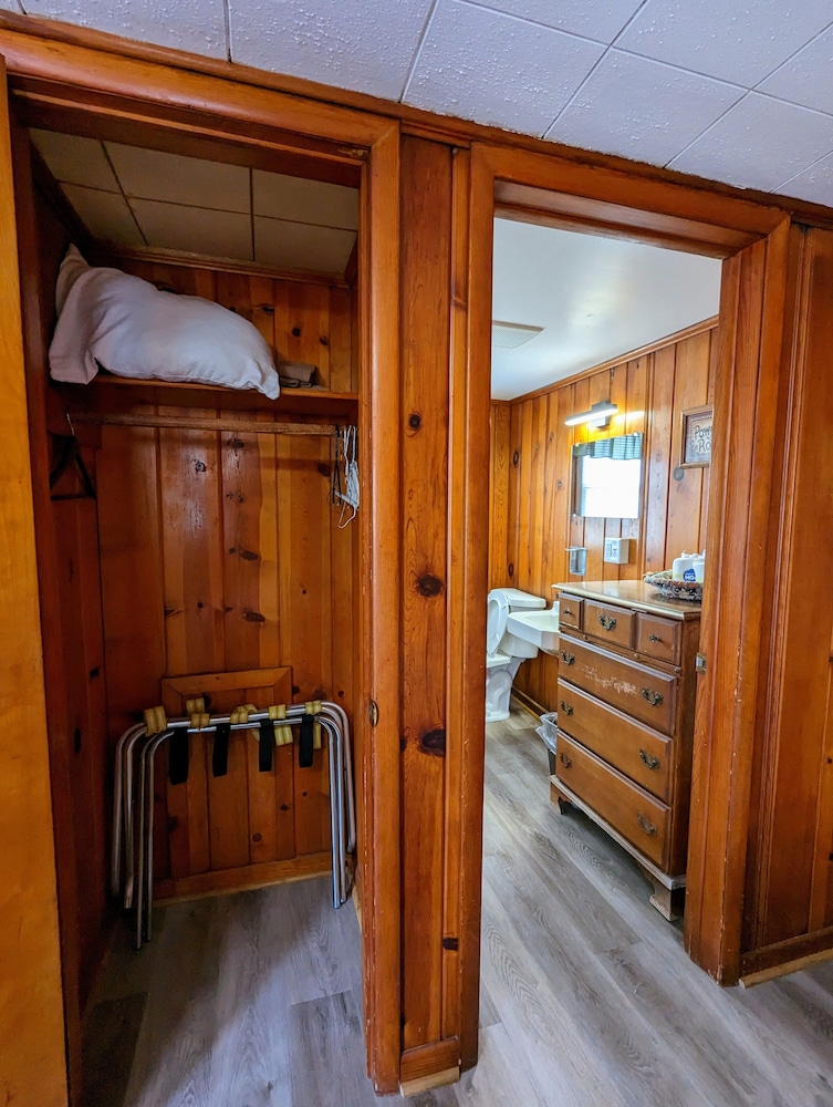 Riverside Motel - photo 19