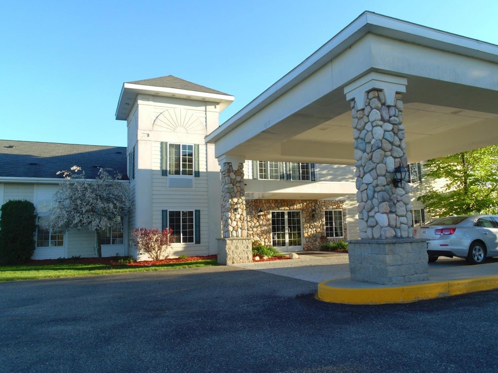 American Inn and Suites Houghton Lake - photo 41