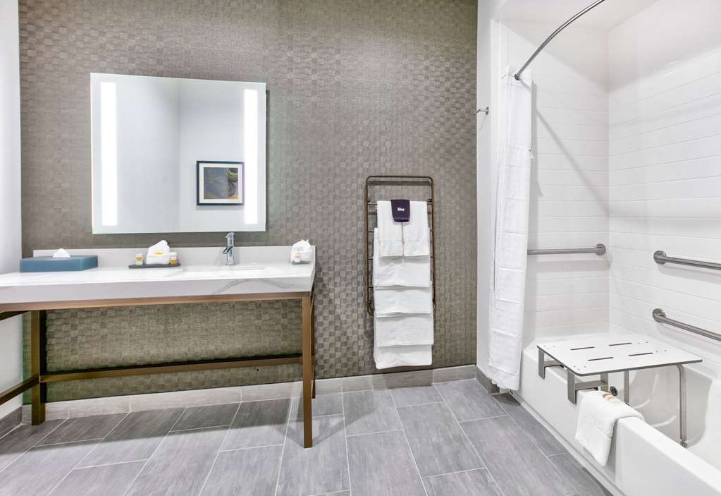 La Quinta Inn & Suites by Wyndham Terrell - photo 13