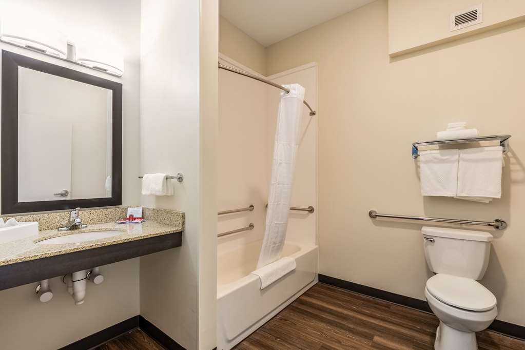 Econo Lodge Dayton North - photo 24