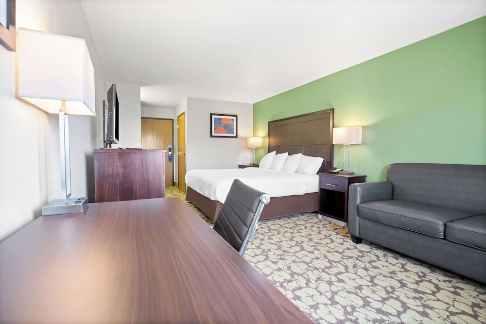 SureStay Plus Hotel by Best Western Bettendorf - photo 11
