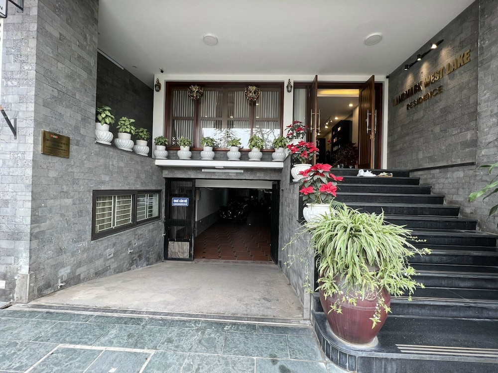 Luxe Paradise Residence Trinh Cong Son — 4-Star Luxury Hotel in Hanoi, Vietnam