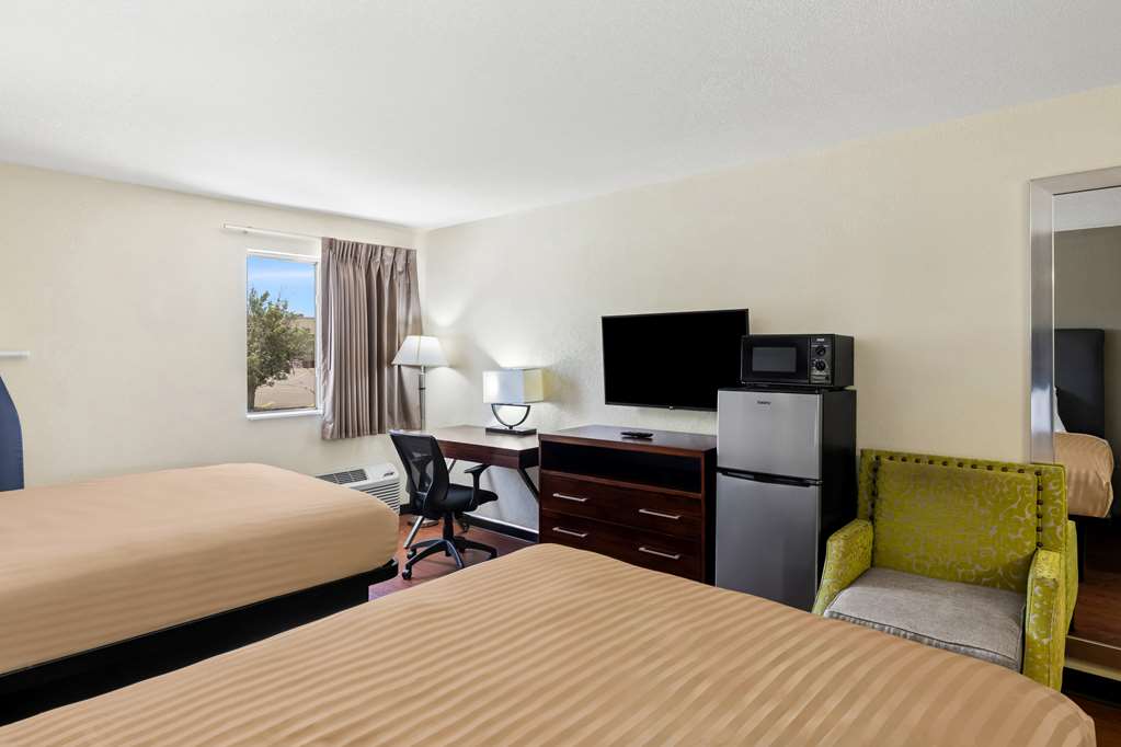 Econo Lodge Emporia - photo 17