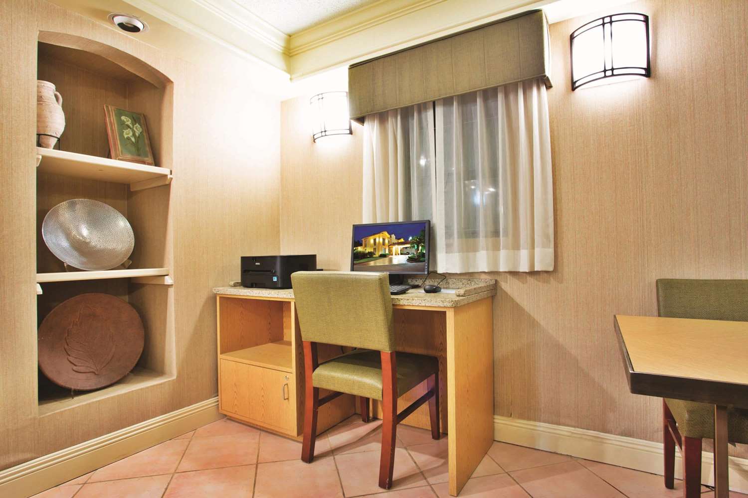 La Quinta Inn Baton Rouge - photo 14