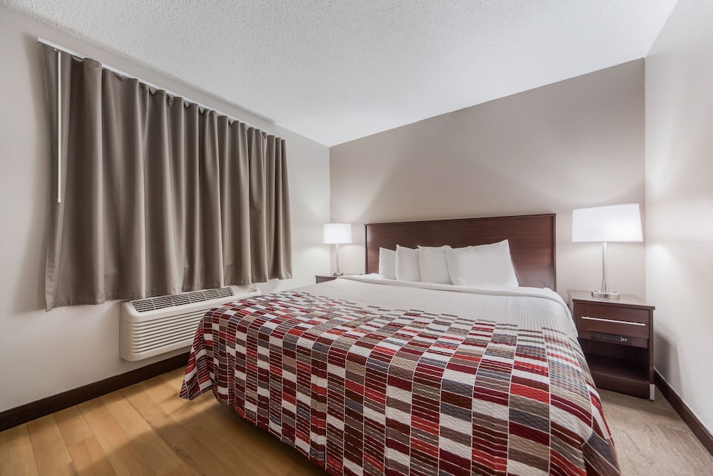 Red Roof Inn & Suites Omaha Council Bluffs - photo 18