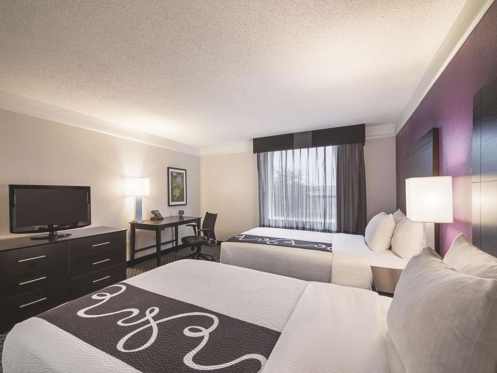 La Quinta Inn & Suites by Wyndham Austin Round Rock - photo 29
