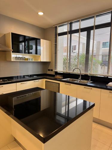Central BKK Luxuxy Pool Villa 4BR