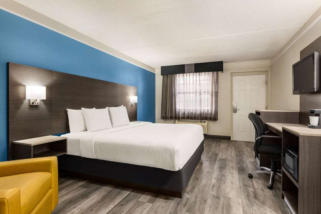 La Quinta Inn by Wyndham San Antonio I 35 N at Toepperwein - photo 22