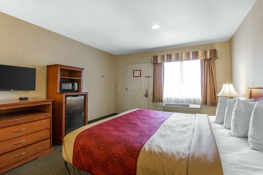 Econo Lodge Inn & Suites Riverside Corona - photo 8