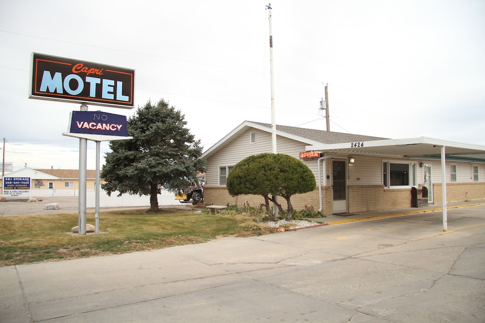 Capri Motel - photo 3