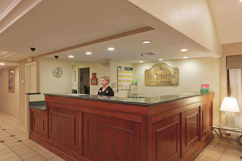 La Quinta Inn & Suites by Wyndham Warwick Providence Airport - photo 7