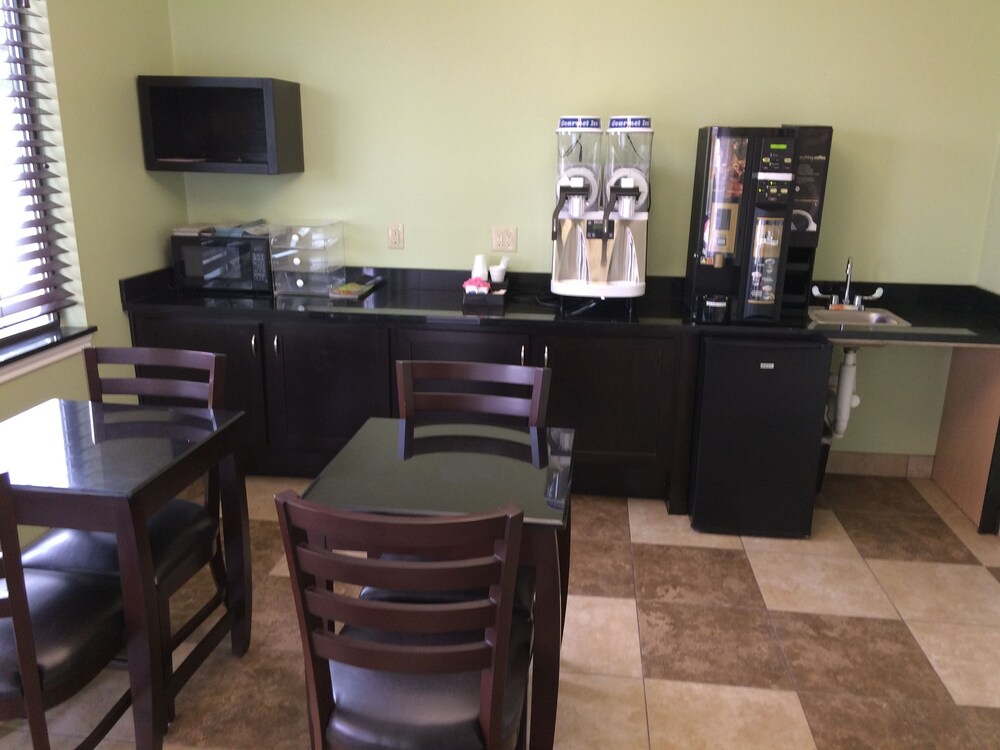 Palace Inn Sam Houston - photo 17