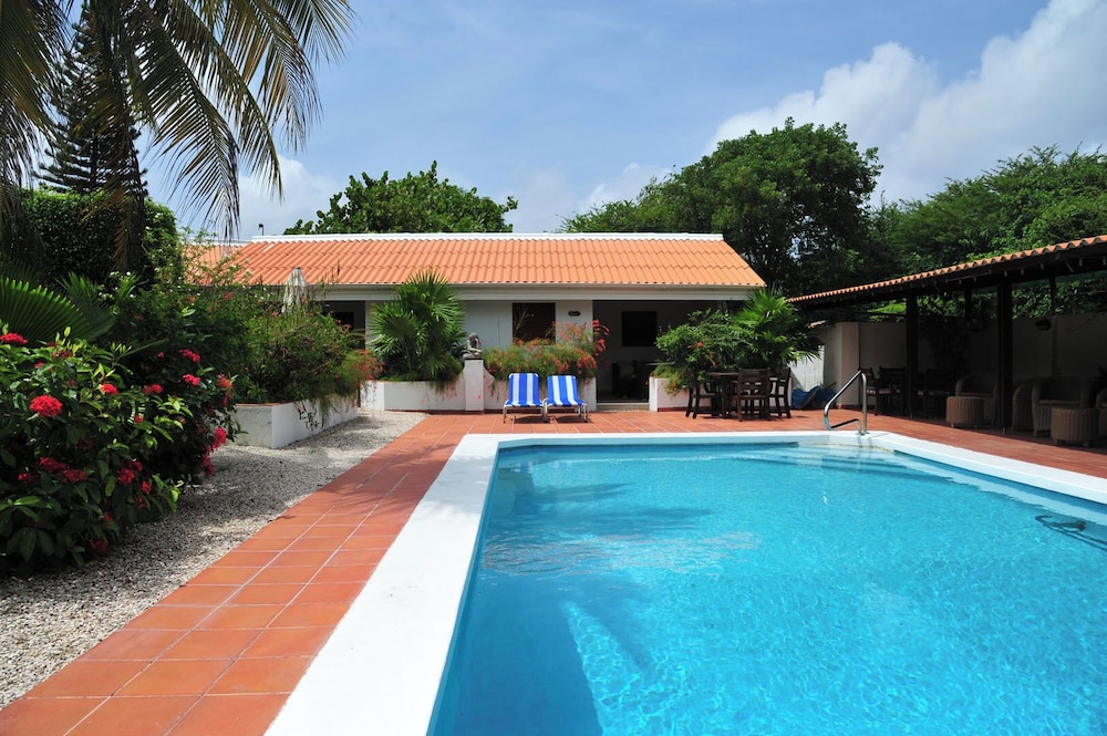 Kas di Ala apartments — 4-Star Luxury Hotel in Willemstad, CURAÇAO