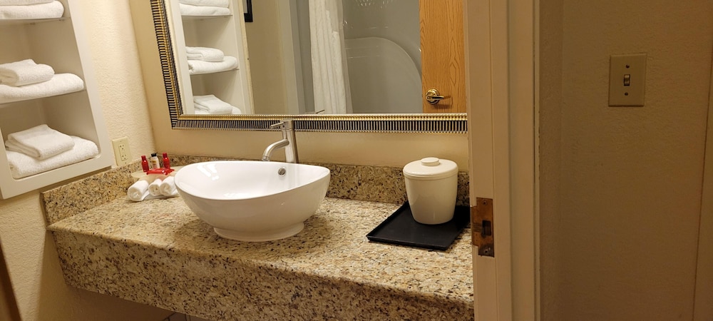The Arc Hotel - photo 18