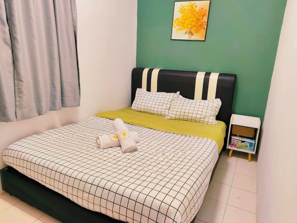 Area Bandar Putra Kulai 4 6BR near AEON IOI Airport in Kulai, Malaysia
