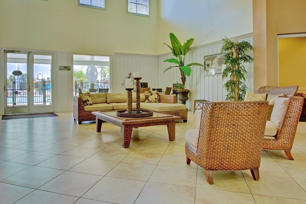 Runaway Beach Resort by Magical Memories - photo 2